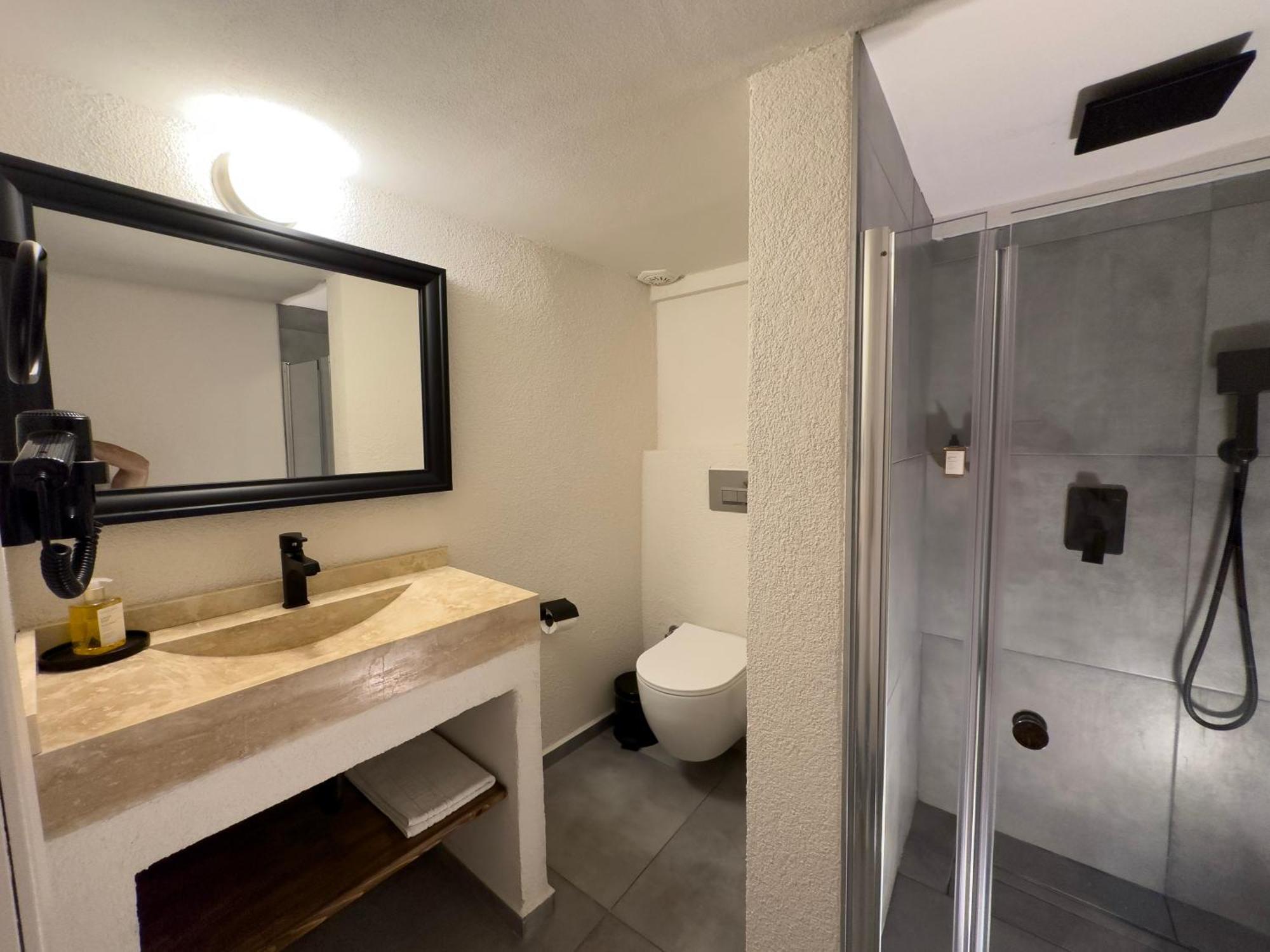 Hotel Artotel *